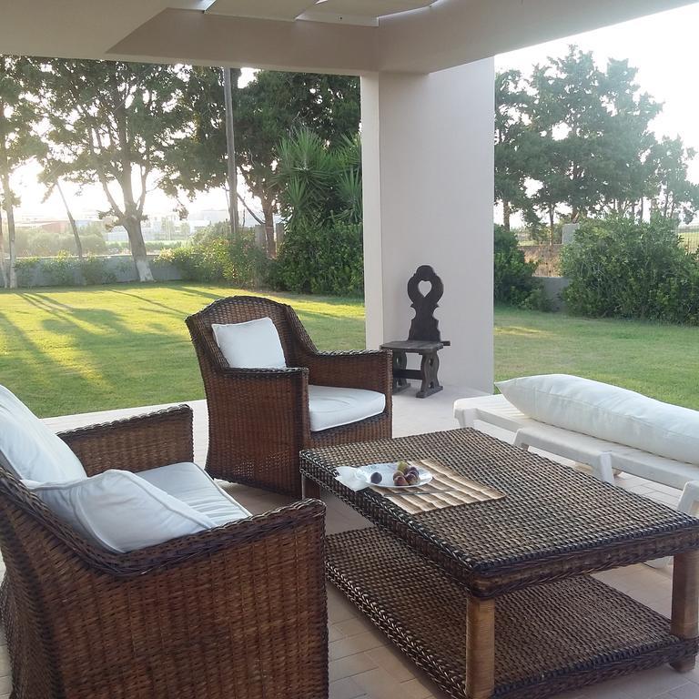 Leonidas Villa *